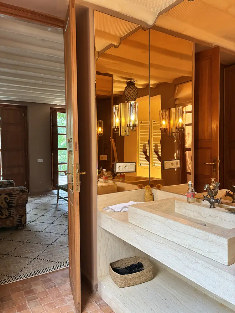 Une salle de bains du pavillon des invités