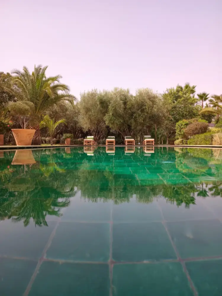La piscine au ras de l’eau